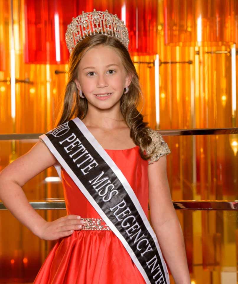 Elyse Metz - Petite Miss Regency International 2021